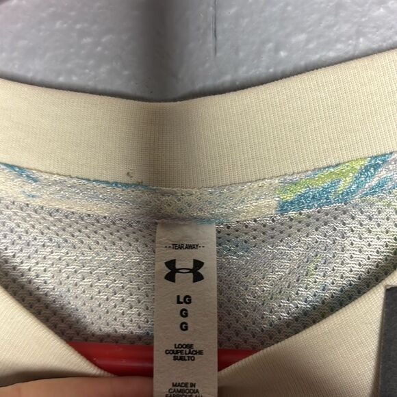 NWT New Under Armour Mesh Graphic Tie Dye Print Cropped Tee Shirt Size Large - Picture 7 of 8